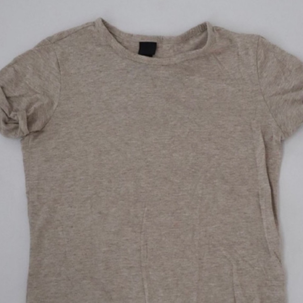BROWNISH TEE